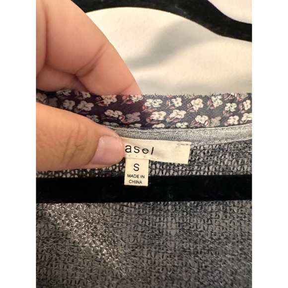 Easel Anthropologie Gray 3/4 sleeve top-Small - Picture 4 of 5